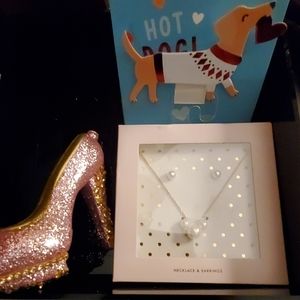 Necklace and earring set in faux pearl/ gold